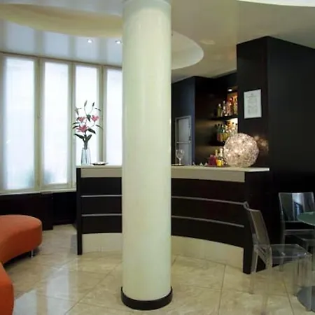 فندق Del Corso 3*